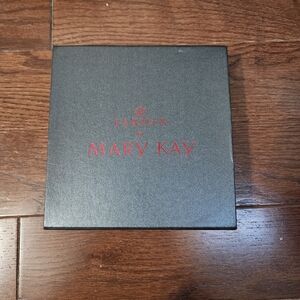 Mary Kay gold chain necklace